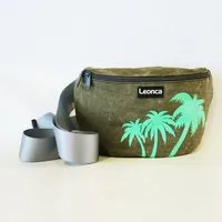 Leonca Leonca Upcycling Hip Bag aus Seesackleinen mit Palmen-Druck in 3 Größen – Produktbild 1 von 1