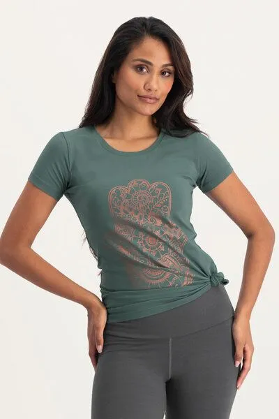 Urban Goddess Urban Goddess Hamsa Core Yoga Tee aus Bio-Baumwolle, Forest (grün), – Produktbild 1 von 4