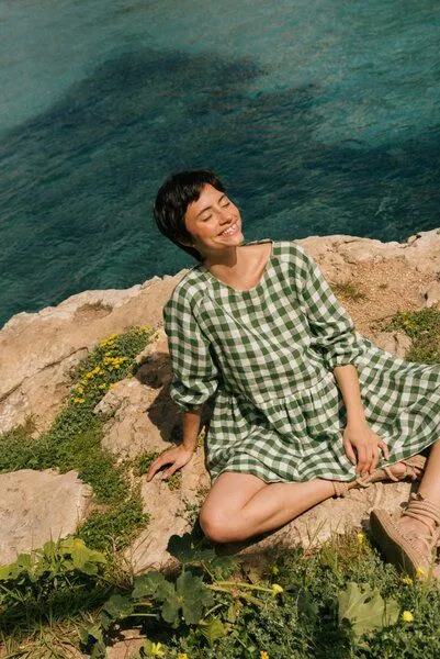 AmourLinen AmourLinen Sofia Kleid aus Leinen in Midilänge, Grünes gingham, – Produktbild 1 von 4