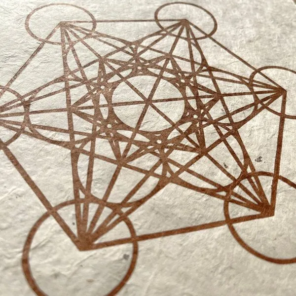Veskor Cassiopeia Veskor Cassiopeia METATRON WÜRFEL Heilige Geometrie Linoldruck | 22 × 22 cm | Kupfer auf Naturweiß – Produktbild 4 von 4