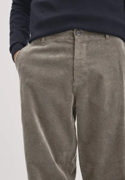 hessnatur hessnatur Cordhose RONNEL Relaxed aus Bio-Baumwolle, Silbergrün, – Produktbild 2 von 3