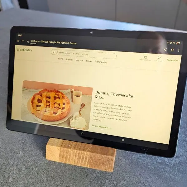 Baumkrone Baumkrone Handy-/ Tablet-Ständer aus Eichenholz – Produktbild 4 von 4