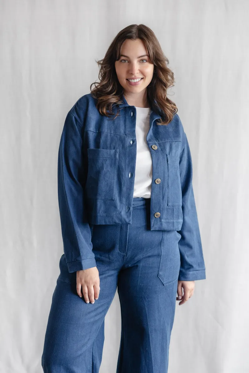 Jyoti - Fair Works Jyoti - Fair Works Damen vegan Kurzjacke Mayur Denim Blau, Dunkelblau, – Produktbild 1 von 2