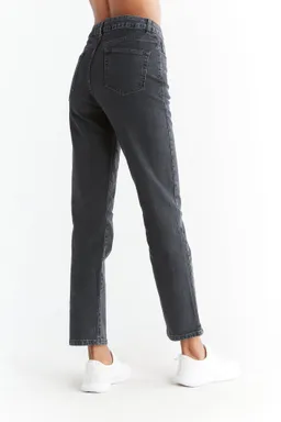 Evermind Evermind Damen vegan Jeans Regular Fit Karbongrau – Produktbild 1 von 1