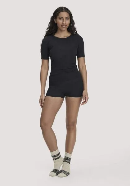 hessnatur hessnatur T-Shirt PURE FUNCTION aus Bio-Merinowolle mit Seide, Schwarz, – Produktbild 2 von 4