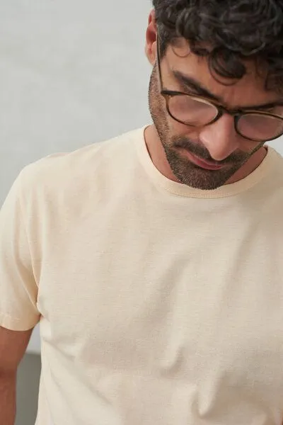About Companions About Companions Basic T-Shirt LIRON aus Bio-Baumwollpiqué, Gelb (eco pique peach), – Produktbild 2 von 4