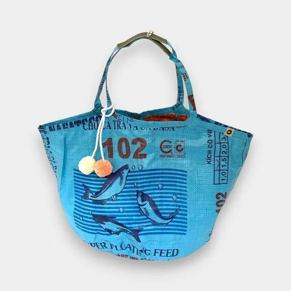 REFISHED fair fashion REFISHED fair fashion Tasche 'SOULMATE' - upcycelte Fischfuttersäcke, #fish blau-aqua, – Produktbild 1 von 4