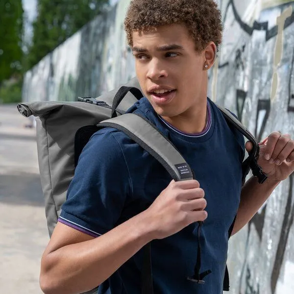 BOJE11 BOJE11 Rucksack aus alten Fischernetzen und recyceltem Plastik, Asphalt (grau), – Produktbild 3 von 5
