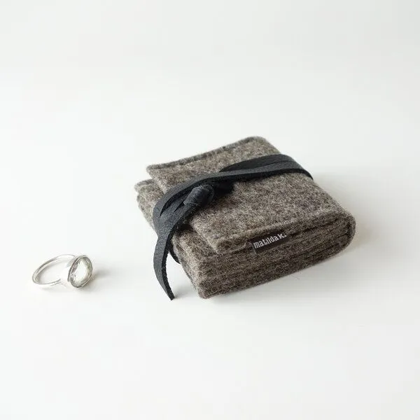 matilda k. manufaktur matilda k. manufaktur Schmuckaufbewahrung 'schmucknest' klein aus Wollfilz braun 'margarete', Braun, – Produktbild 3 von 8