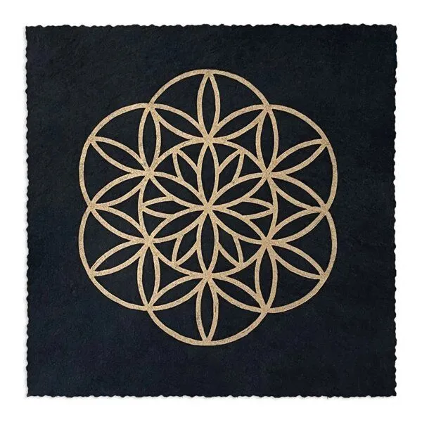 Veskor Cassiopeia Veskor Cassiopeia FLOWER PETALS OF LIFE Heilige Geometrie Linoldruck | 16 × 16 cm | Gold auf Schwarz – Produktbild 1 von 4