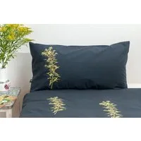 Hirschkind Hirschkind Bio-Kissenbezug 'Goldraute' dunkelgrau 80*40 cm – Produktbild 1 von 1