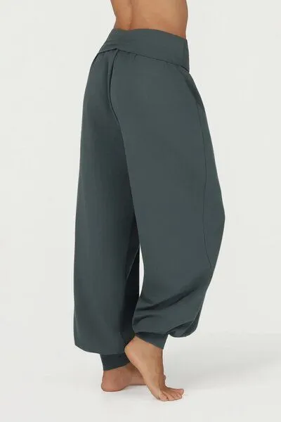Urban Goddess Urban Goddess Rhea Yoga-Hose mit lockerer Passform, Pinyon (grau), – Produktbild 4 von 5