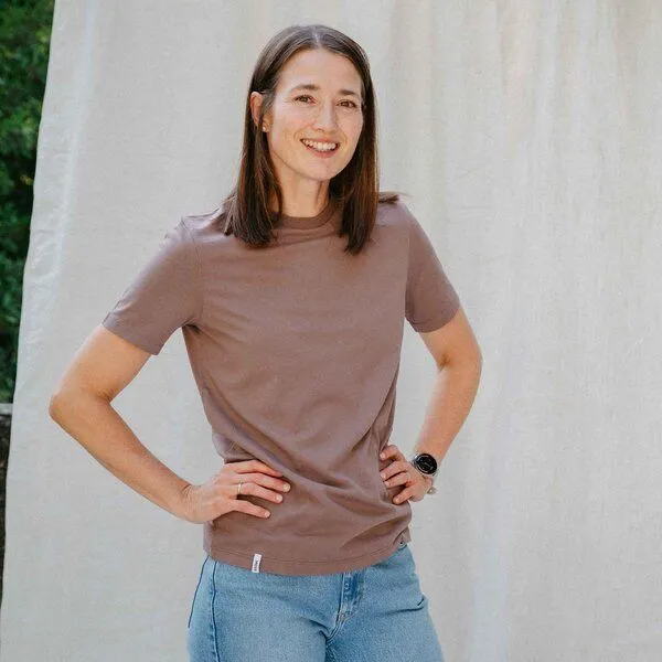 Vresh Clothing Vresh Clothing Vanny - T-Shirt aus Biobaumwolle, Taupe, – Produktbild 4 von 4