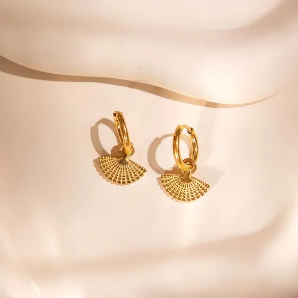 ELEKTROPULLI ELEKTROPULLI 14mm Creolen mit BOHO CHARM Anhänger, Gold, – Produktbild 1 von 4