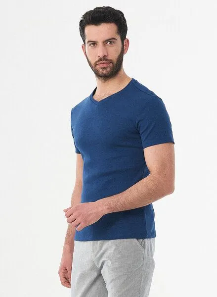 ORGANICATION ORGANICATION Geripptes T-Shirt aus Bio-Baumwolle mit V-Ausschnitt, Navy, – Produktbild 2 von 4