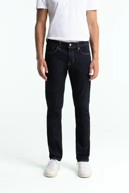 Kings Of Indigo Kings of Indigo Herren vegan Jeans Charles Rinse Schwarz – Produktbild 1 von 1