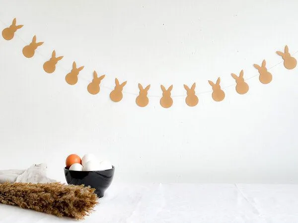 renna deluxe renna deluxe Osterhasen Girlande aus Papier, Osterdeko handgefertigt, Braun, – Produktbild 1 von 3