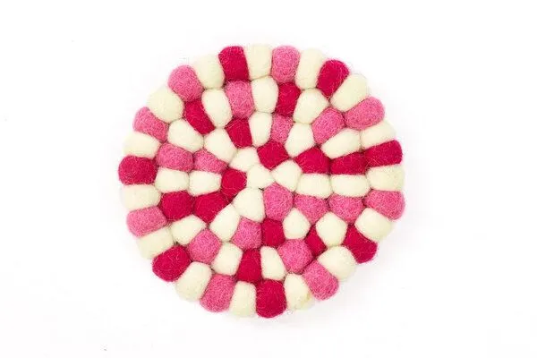 short'n'pietz short'n'pietz handgefilzte Glasuntersetzer aus Filzkugeln, Weiss rosa, – Produktbild 1 von 4