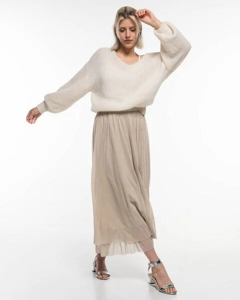 Alma & Lovis Alma & Lovis Leichter Pullover im Loose-Fit aus zartem Alpakastrick | Light V-Neck, Offwhite (weiss), – Produktbild 3 von 4