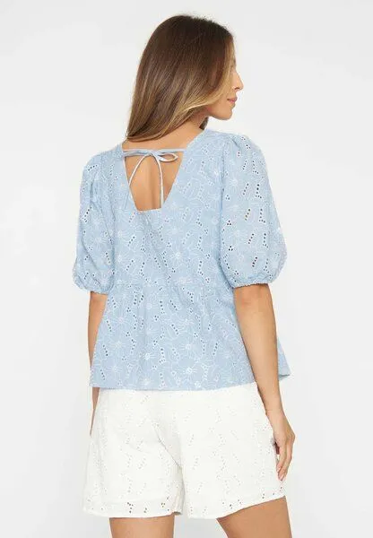 KnowledgeCotton Apparel KnowledgeCotton Apparel Bluse Broderie Anglaise mit Puffärmeln aus Baumwoll-Leinenmix, Blau (skyway), – Produktbild 2 von 2