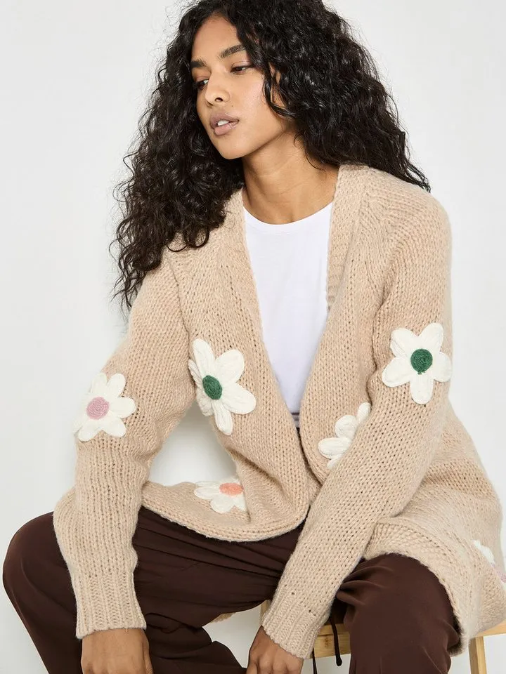 Apricot Apricot Cardigan 3D-Gänseblümchen-Strickjacke aus grobem Strick Blumenapplikation, Grau, – Produktbild 5 von 5