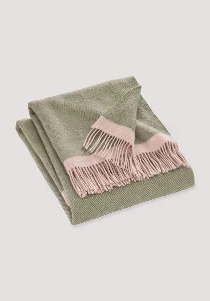 hessnatur hessnatur Plaid JONNE aus reiner Bio-Lambswool, Oliv, – Produktbild 1 von 2