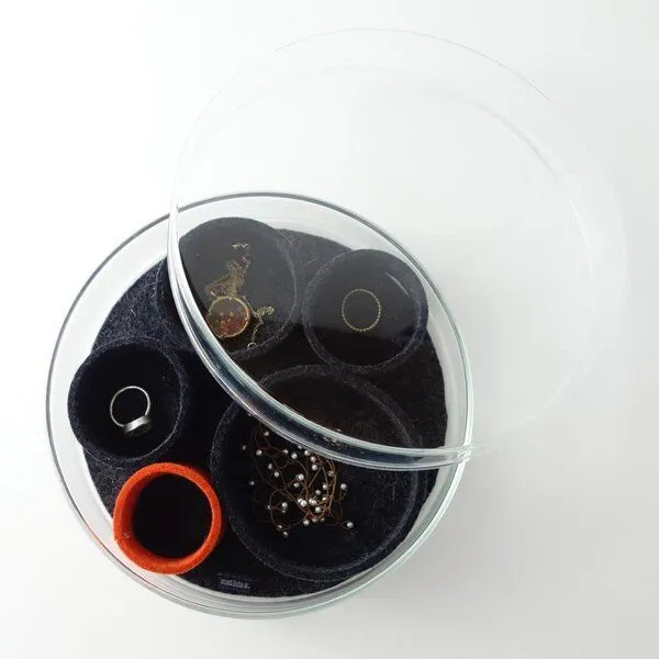 matilda k. manufaktur matilda k. manufaktur Schmuckaufbewahrung Schmuckschale 'luise' aus Glas mit Einsätzen aus Wollfilz, Anthrazit, – Produktbild 3 von 4