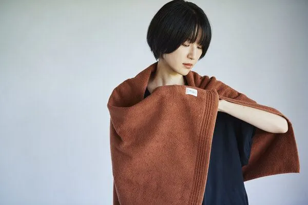 thies thies 1856 ® veganes Handtuch aus japanischer Biobaumwolle gefärbt mit recycelter Craft Bier Maische, Brown (braun), – Produktbild 3 von 4