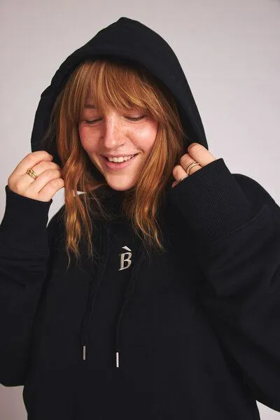 Baìge the Label Baìge the Label Hoodie mit B-Stick – Produktbild 3 von 4