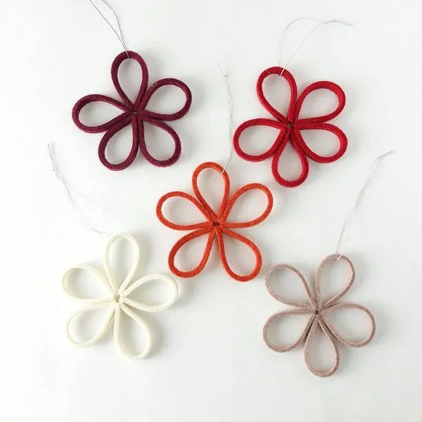 matilda k. manufaktur matilda k. manufaktur minimalistische zarte Filzblüten 'flora' – zeitlose Dekoration in vielen wunderschönen Farben, Rottöne 3, – Produktbild 1 von 4
