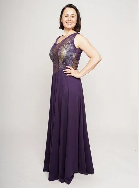 Peaces.bio - handbedruckte Biomode Peaces.bio - handbedruckte Biomode Abendkleid Bachgeflüster in Violett – Produktbild 2 von 4