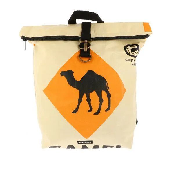 MoreThanHip MoreThanHip Rolltop Rucksack aus recycelten Zement- oder Fischfuttersäcken - Tantor, Orange - kamel, – Produktbild 1 von 4