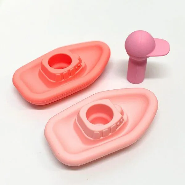 PETIKIDS PETIKIDS Silikon-Badespielzeug Set mit 2 Booten + 1 Kapitän, Rosa, – Produktbild 3 von 3