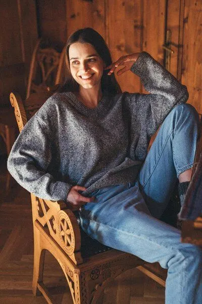Kopyto Kopyto Panther – Damenpullover aus Wolle mit Kaschmiranteil und V-Ausschnitt, Grau, – Produktbild 1 von 4