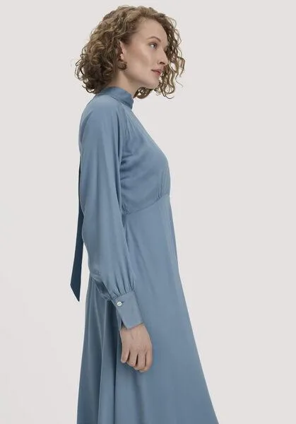hessnatur hessnatur Kleid Midi tailliert aus LENZING ECOVERO Viskose, Kristallblau, – Produktbild 2 von 4