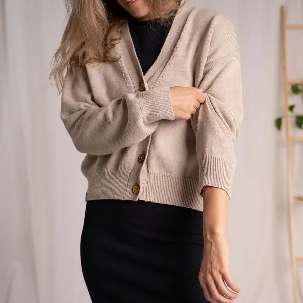 Vresh Clothing Vresh Clothing Vreia, Kurze Strickjacke aus Biobaumwolle, Beige, – Produktbild 4 von 6