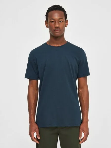 KnowledgeCotton Apparel KnowledgeCotton Apparel Herren Basic Tee "AGNAR" - GOTS/Vegan, Total eclipse (blau), – Produktbild 1 von 4