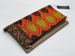 ONE OF EACH ONE OF EACH Clutch "Angola" Handtasche aus Leder und Baumwollstoff mit afrikanischem Print – Produktbild 1 von 1