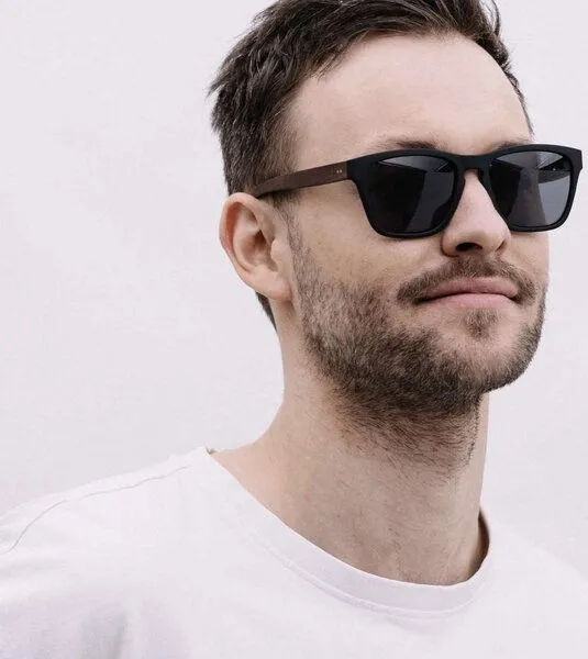 TAKE A SHOT TAKE A SHOT Sonnenbrille The Shadow 2.0 Walnussholz polarized, Schwarz, – Produktbild 4 von 4