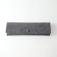matilda k manufaktur matilda k. manufaktur stiftemäppchen schlampermäppchen federmäppchen 'leonore' aus Wollfilz mit Knopf 4 Farben – Produktbild 1 von 2