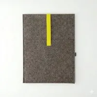 matilda k manufaktur matilda k. manufaktur Minimalistische Laptophülle aus Wollfilz 'max' mit Einsteckfach | für MacBook |Air| Pro 13|14|15|16 Zoll, Braun-yellow, – Produktbild 1 von 1