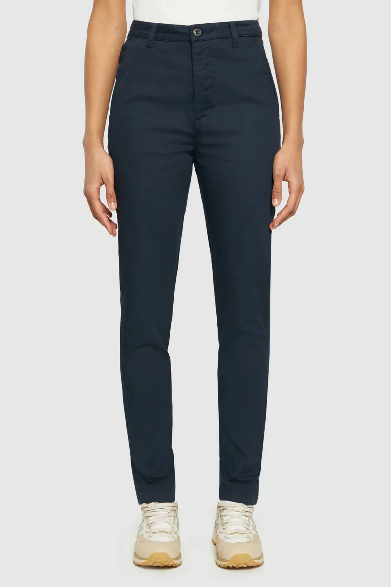 KnowledgeCotton Apparel KnowledgeCotton Apparel Damen vegan Hose Iris Slim Pique Total Eclipse, Extra dunkelblau, – Produktbild 2 von 2