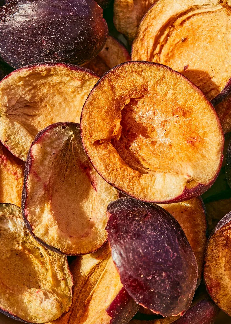 KoRo Gefriergetrocknete Pflaumenhälften 350 g – Produktbild 2 von 5