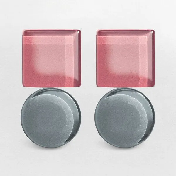 ALEXASCHA ALEXASCHA Geometrische Statement Ohrringe aus Glas | Bauhaus Design | 16 Farbkombinationen, Rosa & grau, – Produktbild 1 von 4