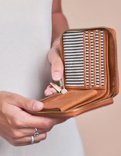 O MY BAG O MY BAG Sonny Square Wallet, Cognac stromboli (braun), – Produktbild 2 von 3