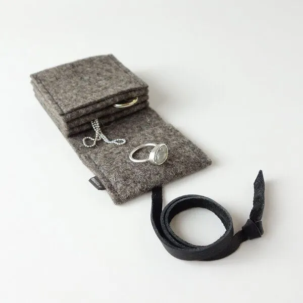 matilda k. manufaktur matilda k. manufaktur Schmuckaufbewahrung 'schmucknest' klein aus Wollfilz braun 'margarete', Braun, – Produktbild 8 von 8