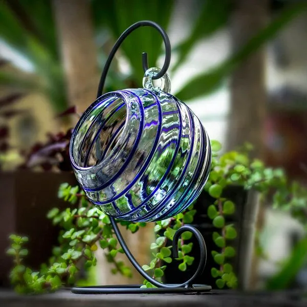Mitienda Shop Mitienda Shop Dekovase Esfera Spirale blau | Blumenvase ca. 15cm ø – Produktbild 4 von 4