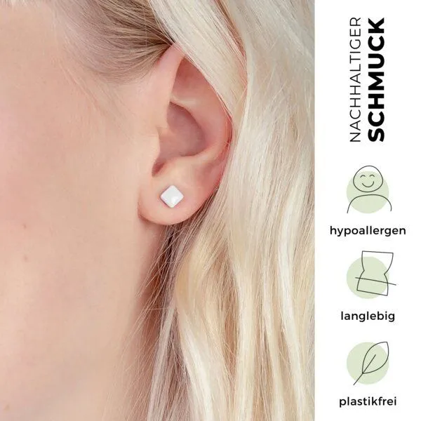 ALEXASCHA ALEXASCHA Minimalistische Keramik Ohrstecker, mini | PUREFORM, Weiss, – Produktbild 3 von 4