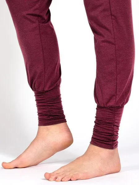 Magadi Magadi Yoga- und Wohlfühlhose Paula aus weichem Naturmaterial, mit Taschen, Rot (dark red), – Produktbild 3 von 3