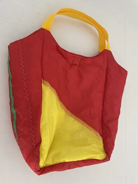 Skrabak Skrabak Upcycling-Tasche aus Segeltuch, Rot-gelb, – Produktbild 2 von 4